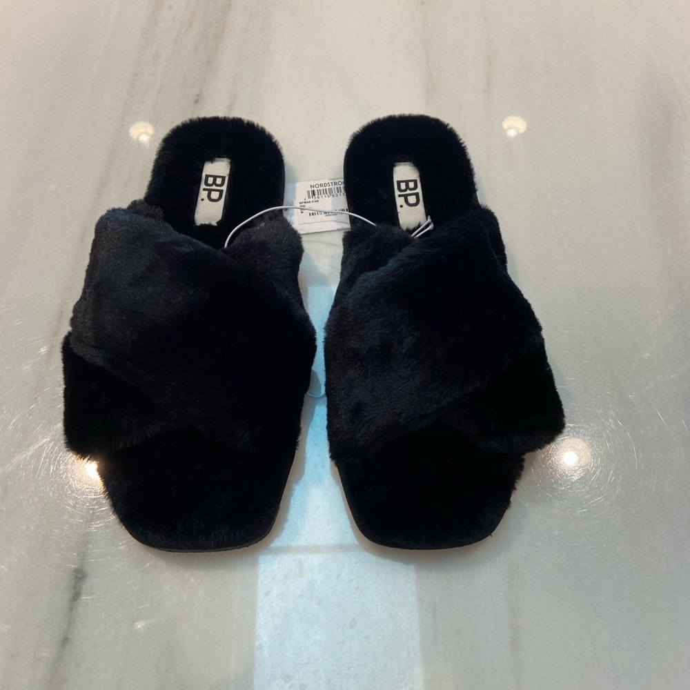 ✅ Black criss cross slides slippers